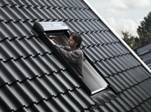 Volet roulant de fenêtre de toit solaire en aluminium SSL MK06 0000S gris anthracite - larg. 78 cm x haut. 118 cm
