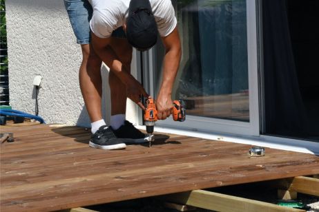 Poser sa terrasse en pin