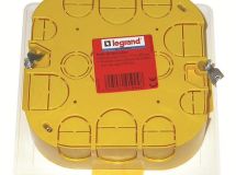 BOITE DERIV.ENCAST.115X115X40 M/CREUX