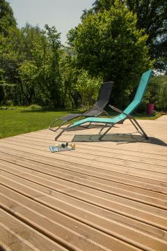Lame terrasse Pin rouge 145x27 T4 marron rainuree 2.jpg
